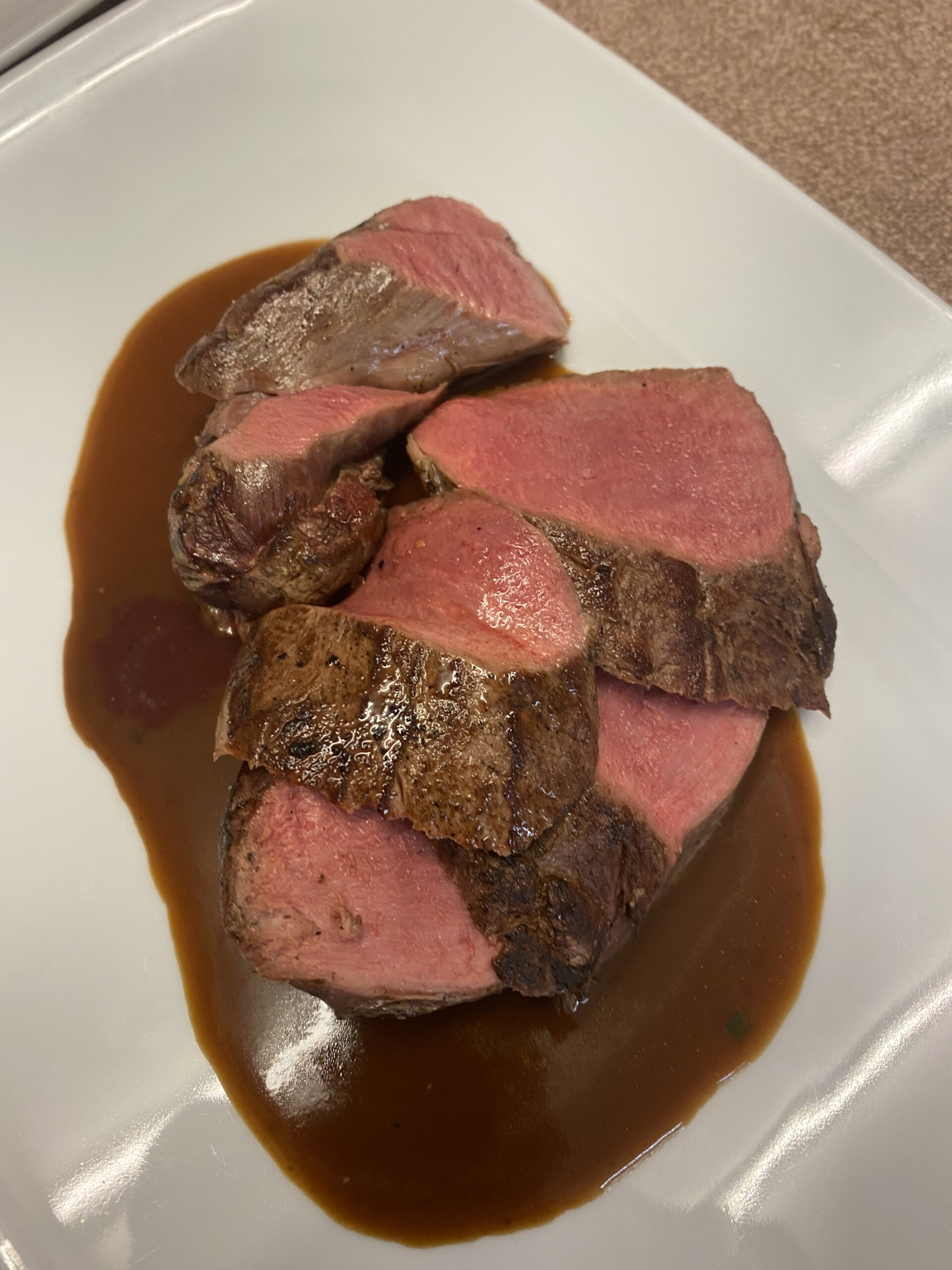 Rehfleisch aufgeschnitten